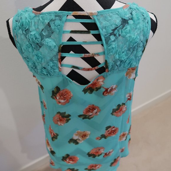 Floral Sleeveless Top - Picture 5 of 5